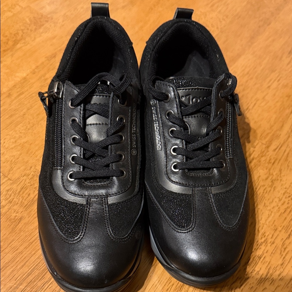 Women's Black Athletic Shoes with Comfort Technology